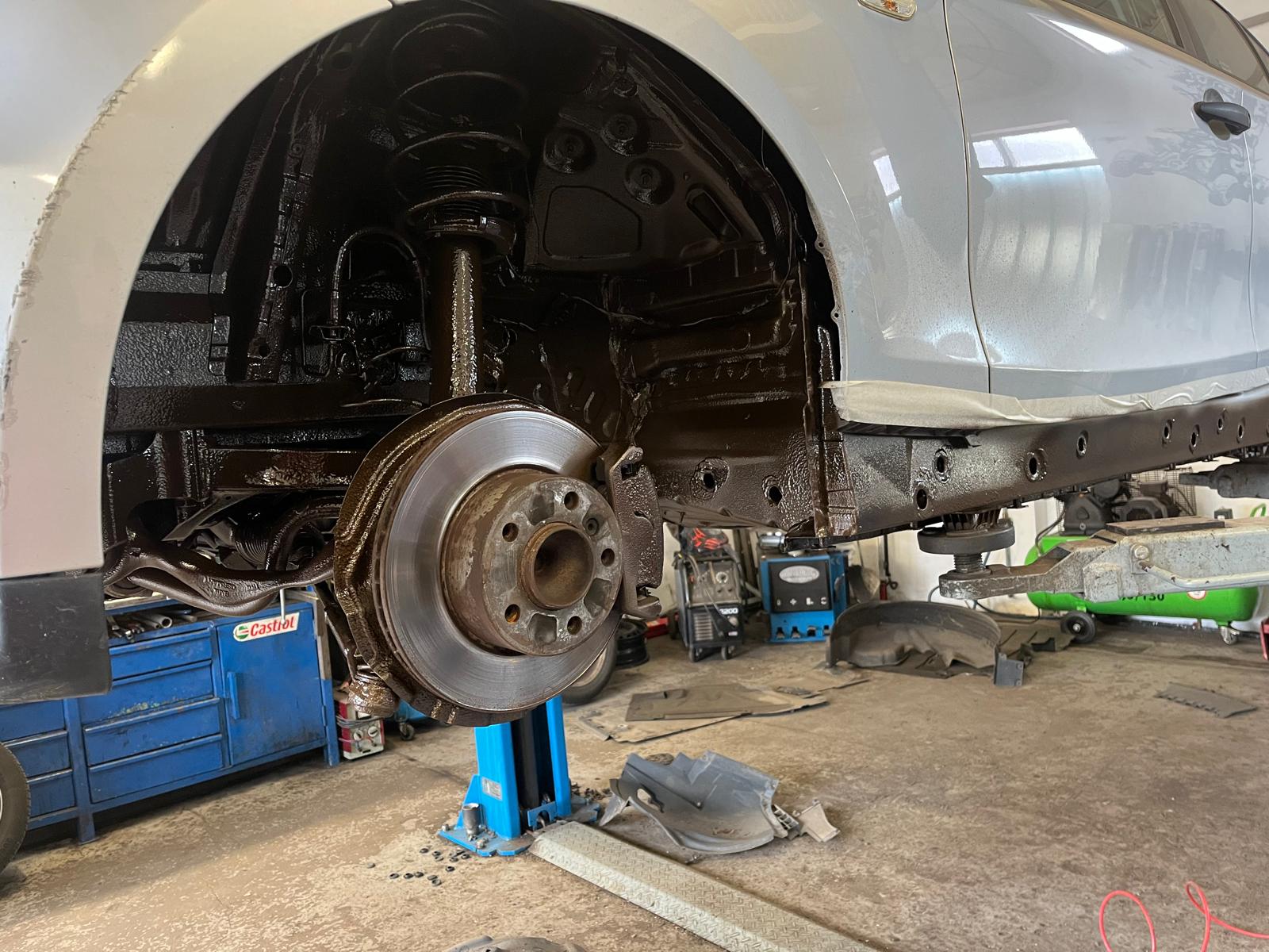 Nástřik ochranné vrstvy podvozku — Autoservis K&K Team Hořice